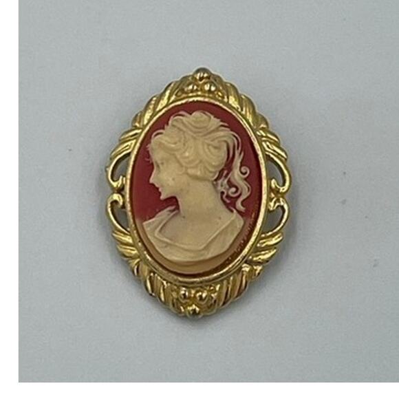 Vintage Cameo Pendant Signed P 1960s-1970s Ivory & Orange Dainty Small - Picture 2 of 6